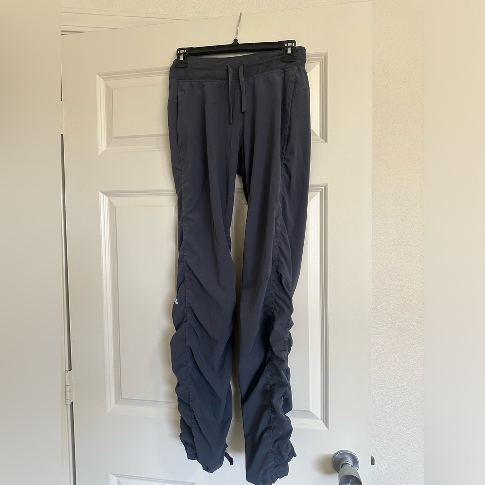 Underarmour jogger pants women’s
